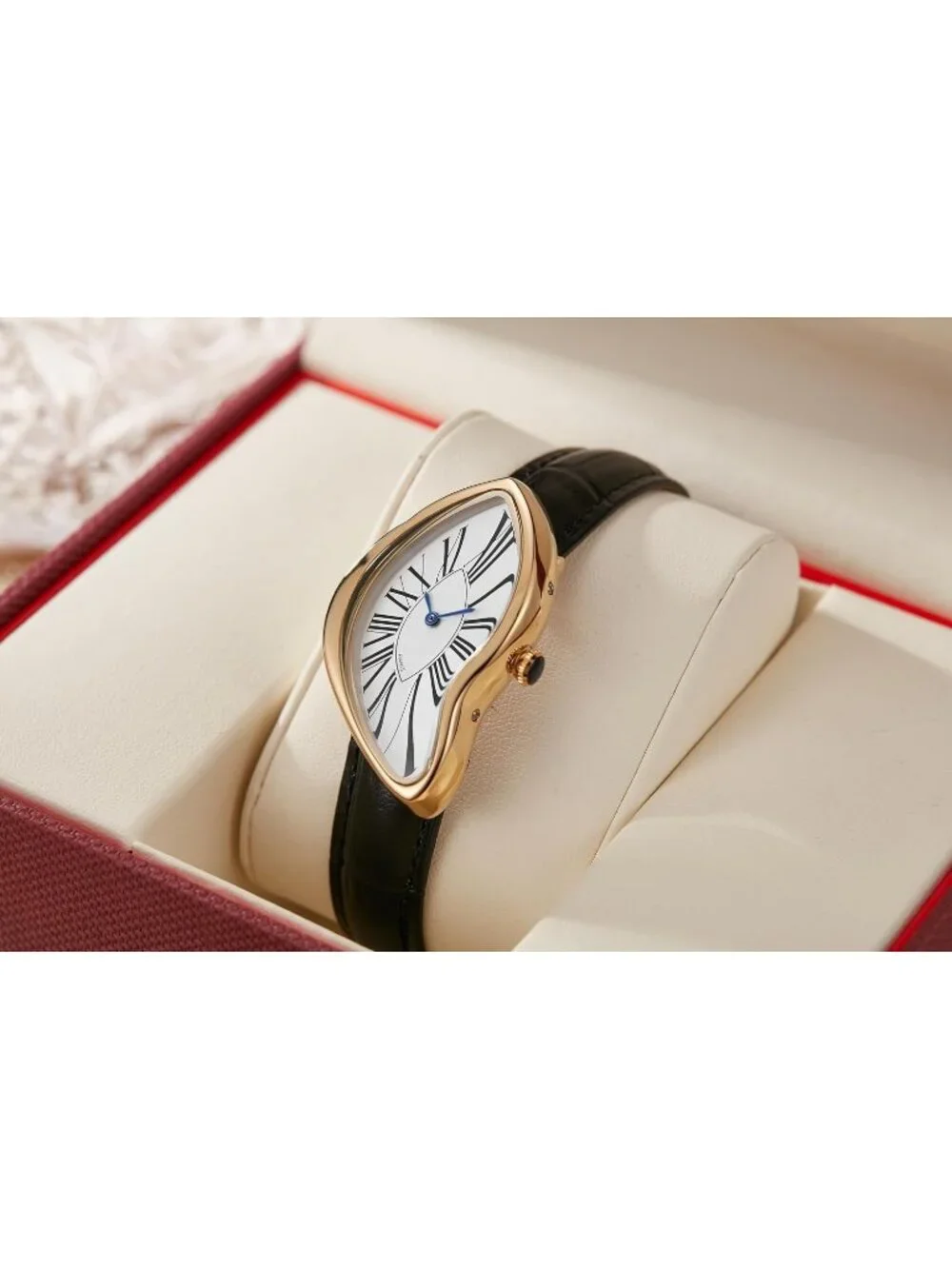 Unisex Gold Small Vintage Bracelet Roman Numeral Dial Luxury Casual Wrist Watch